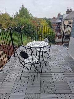 Brand new modern, quirky and stylish studio apartment - 8