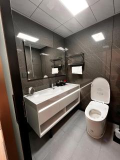 Capsule Mountain - 1