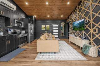 High-End Smoky Mountain Hideaway With Hot Tub - Sevierville - 8