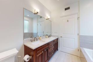 3 Large Bedrooms Balcony Prime Location - 8