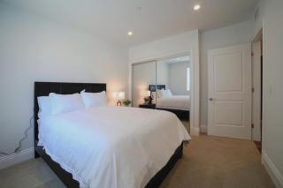 3 Large Bedrooms Near Downtown Balcony - 0