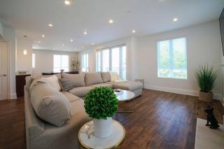 3 Large Bedrooms Near Downtown Balcony - 5