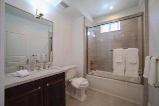 3 Large Bedrooms Near Downtown Balcony - 4