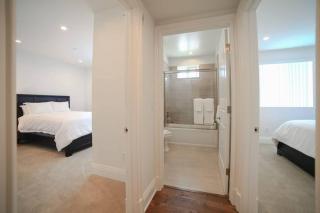 3 Large Bedrooms Near Downtown Balcony - 3