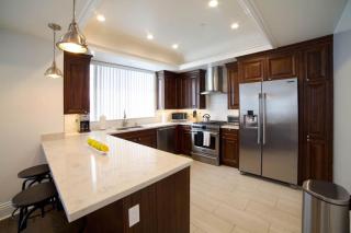 4 Large Bedrooms Prime LA Location - 6