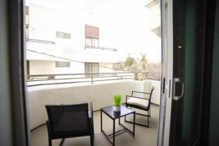 4 Large Bedrooms Prime LA Location - 1