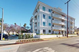 2 Large Bedrooms Prime Location - 0