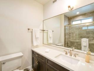 2 Large Bedrooms Prime Location - 5