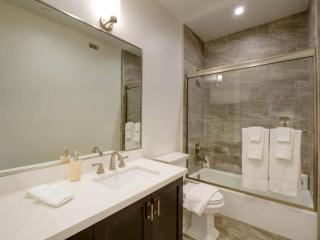 2 large Bedrooms Spacious and Prime Location - 8