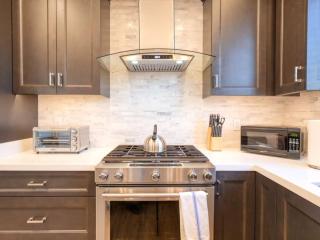 2 large Bedrooms Spacious and Prime Location - 2