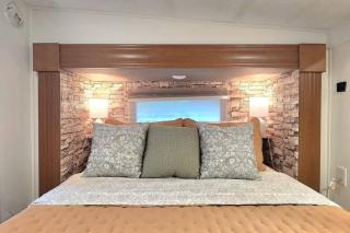 1 Large Bedroom Outdoor Patio - 8