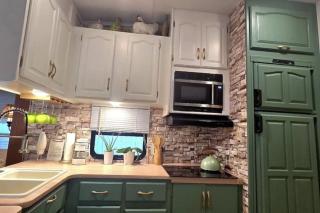 1 Large Bedroom Outdoor Patio - 7