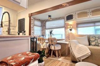 1 Large Bedroom Outdoor Patio - 6