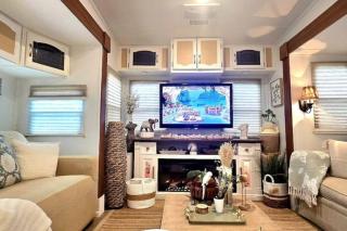 1 Large Bedroom Outdoor Patio - 4