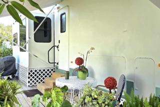 1 Large Bedroom Outdoor Patio - 3