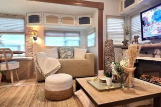 1 Large Bedroom Outdoor Patio - 2