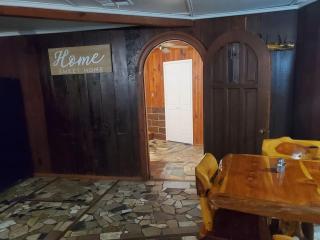 1 Large Bedrooms Estate Pool - 0