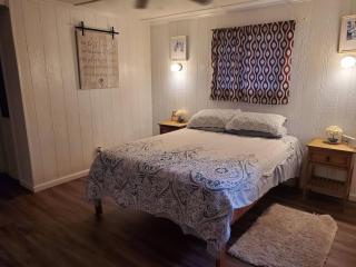 1 Large Bedrooms Estate Pool - 8