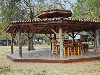 Large 3 bedroom Estate Pool - 8