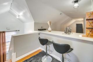Walk to Coventry Village Charming Top-Floor Unit! - 4