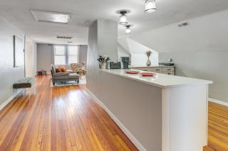 Walk to Coventry Village Charming Top-Floor Unit! - 2