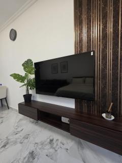 Luxury Studio in JLT near Metro & Lake View - 6