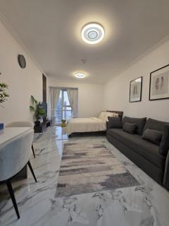 Luxury Studio in JLT near Metro & Lake View - 5