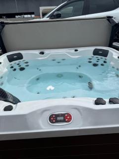 Country Farmhouse Sleeps 13 & New 8Seater Hot Tub - 7
