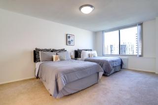 Stylish Apt - Gym & Prime Location - 9