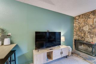 Easy Red River Ski Access! Outdoor Adventure Condo - 4