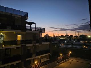 RIVERSIDE SUITE Airport - 8