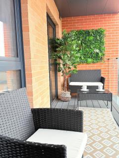 Brand-New Luxury Residences, Private Terrace - Opposite Piccadilly Line, 1-8 Guests - 3