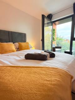 Brand-New Luxury Residences, Private Terrace - Opposite Piccadilly Line, 1-8 Guests - 6