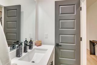 East Downtown Walkability! Modern Houston Townhome - 1