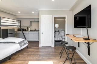 Sleek Studio Bunk 2 Mi to Chassahowitzka River! - 0