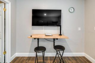 Sleek Studio Bunk 2 Mi to Chassahowitzka River! - 1