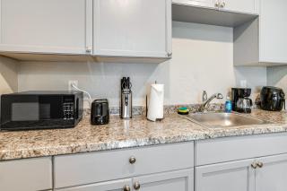 Sleek Studio Bunk 2 Mi to Chassahowitzka River! - 5