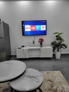 Modern 1 bdrm at Riverside dr mins to sarit centre - 5