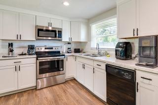 2 Mi to 7 Sisters Springs! Home with Resort Perks - 9