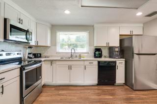 2 Mi to 7 Sisters Springs! Home with Resort Perks - 3