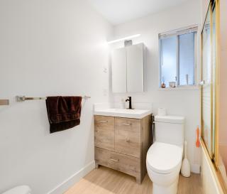 1800 SqFt, 3BR, King, 2 Parking, AC, Near Airport - 1