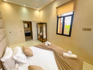 Nassau FarmHouse - 8