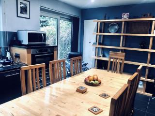 Bassett Home - King Room And Free Parking - 3