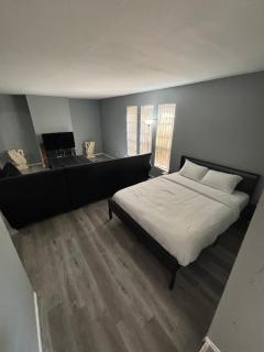 2 Or 3 Bedroom Walk To Strip Mgm Casino Shop Club - 0