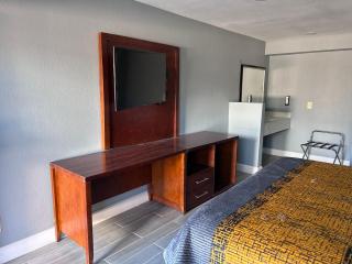 Airport Motor Inn - 1