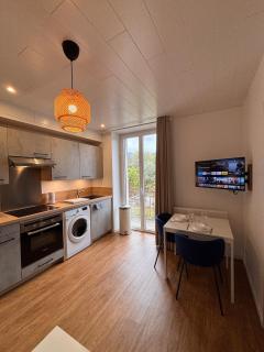 Le Nébula - rénové - parking - proche centre ville - 0