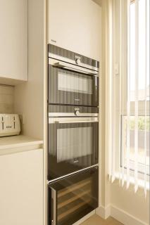 Luxurious Apartment 5 Mins To City & Train Station - 6