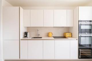 Luxurious Apartment 5 Mins To City & Train Station - 3