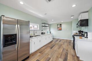 Elevated Stay Near Pier, Beach BBQ WiFi Games - 3