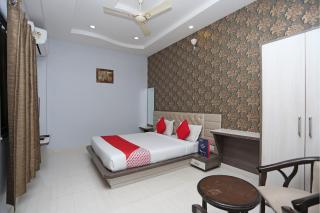 Collection O The Golden Village Nehru Park - 0